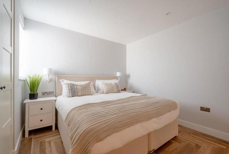 Bol Y Maer, Apartment